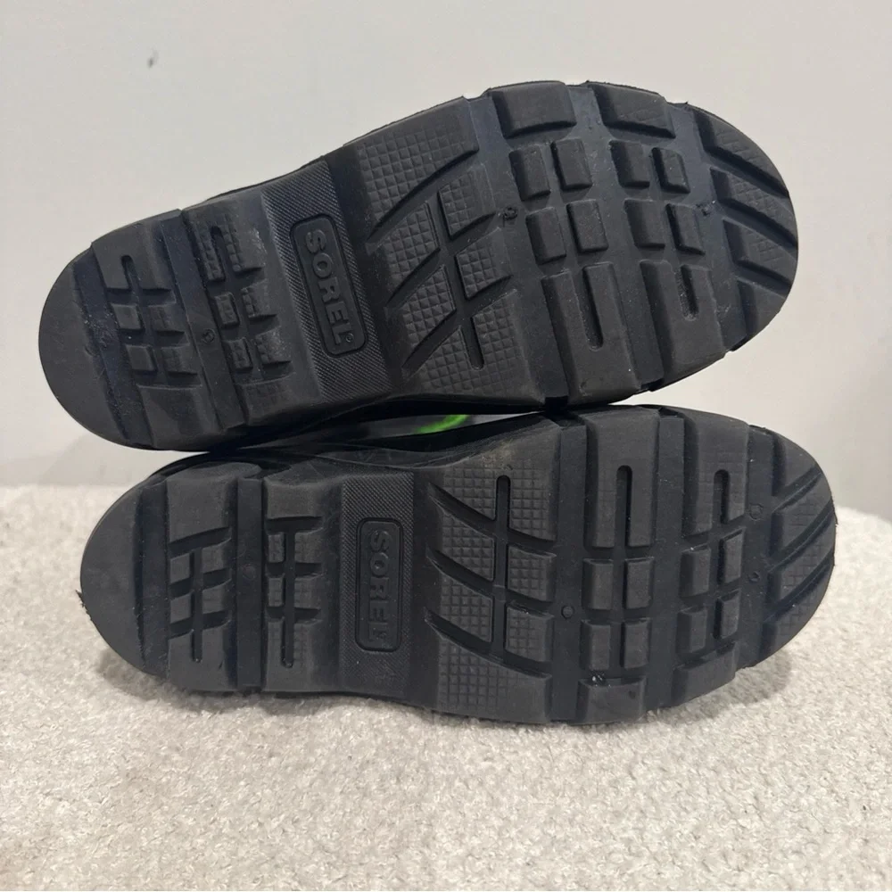 Sorel Kids Flurry Winter Snow Boots Sledding Size 2 Grey/Green Extreme Warmth